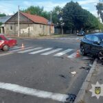 У Житомирі на перехресті зіткнулися ВАЗ та Jaguar: 68-річний водій у реанімації