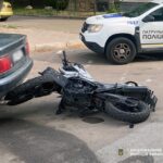 У Житомирі на вулиці Івана Кочерги зіткнулися Toyota та мотоцикл: 20-річний керманич у лікарні