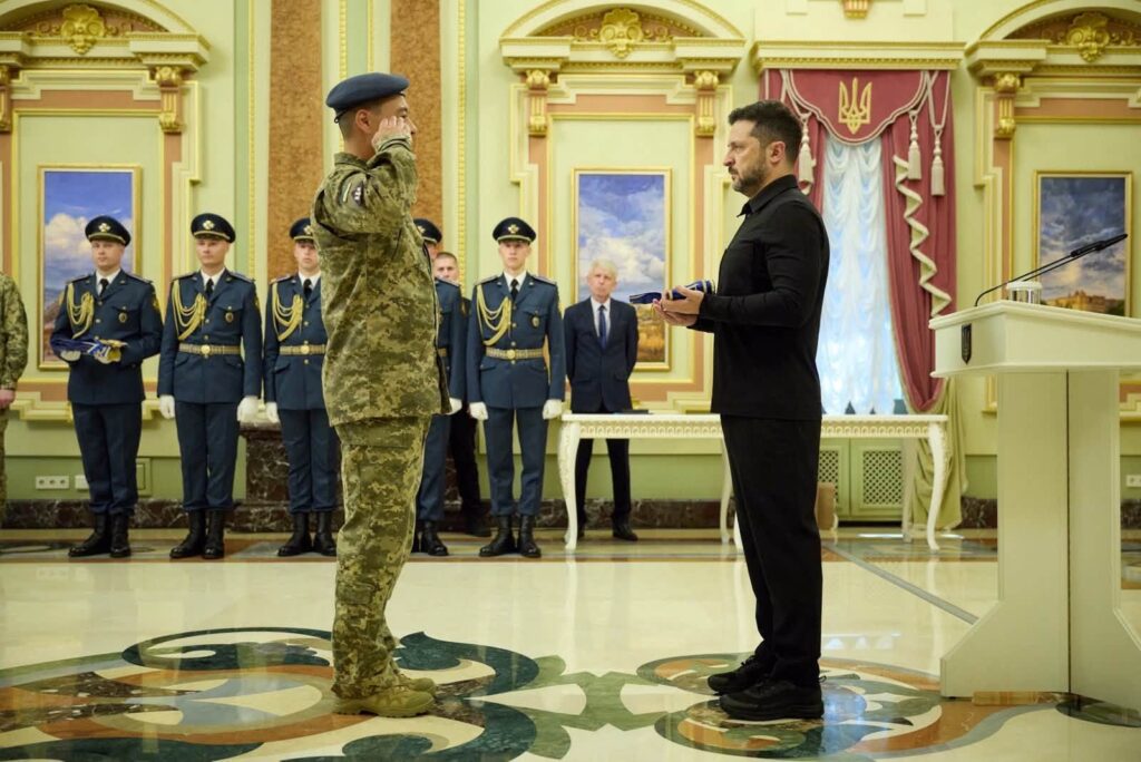 Визнання на найвищому рівні: Президент передав бойову стрічку авіаційній бригаді імені Олександра Довгача