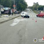 Не впорався з керуванням та врізався в магазин: у Малині госпіталізували водія та 15-річного підлітка