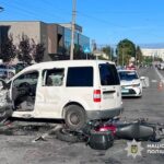 У Звягелі зіткнулися мотоцикл Honda та Volkswagen: водій двоколісника загинув, жінку госпіталізували