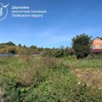 Паркан біля води: екоінспектори виявили незаконне обмеження доступу до річки Тетерів у Чуднові