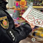 Продали горілку та цигарки 17-річному: у Житомирі викрили продавців, які відпускали дітям алкоголь і тютюн